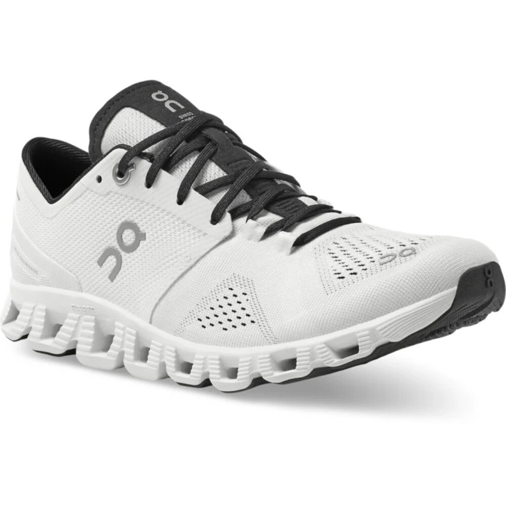 EUC White OnCloudX Women's Sneakers Size 6.5